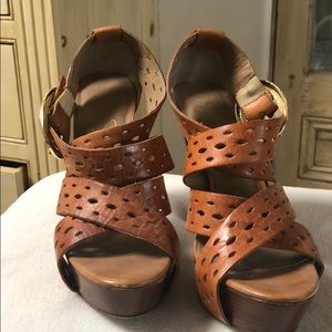 Platform strapped heel